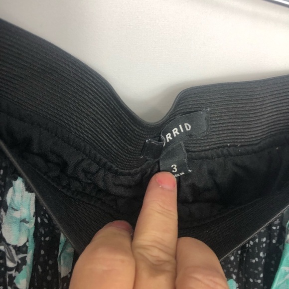 TORRID black and blue floral pleated skirt size three 0761 - Picture 3 of 3